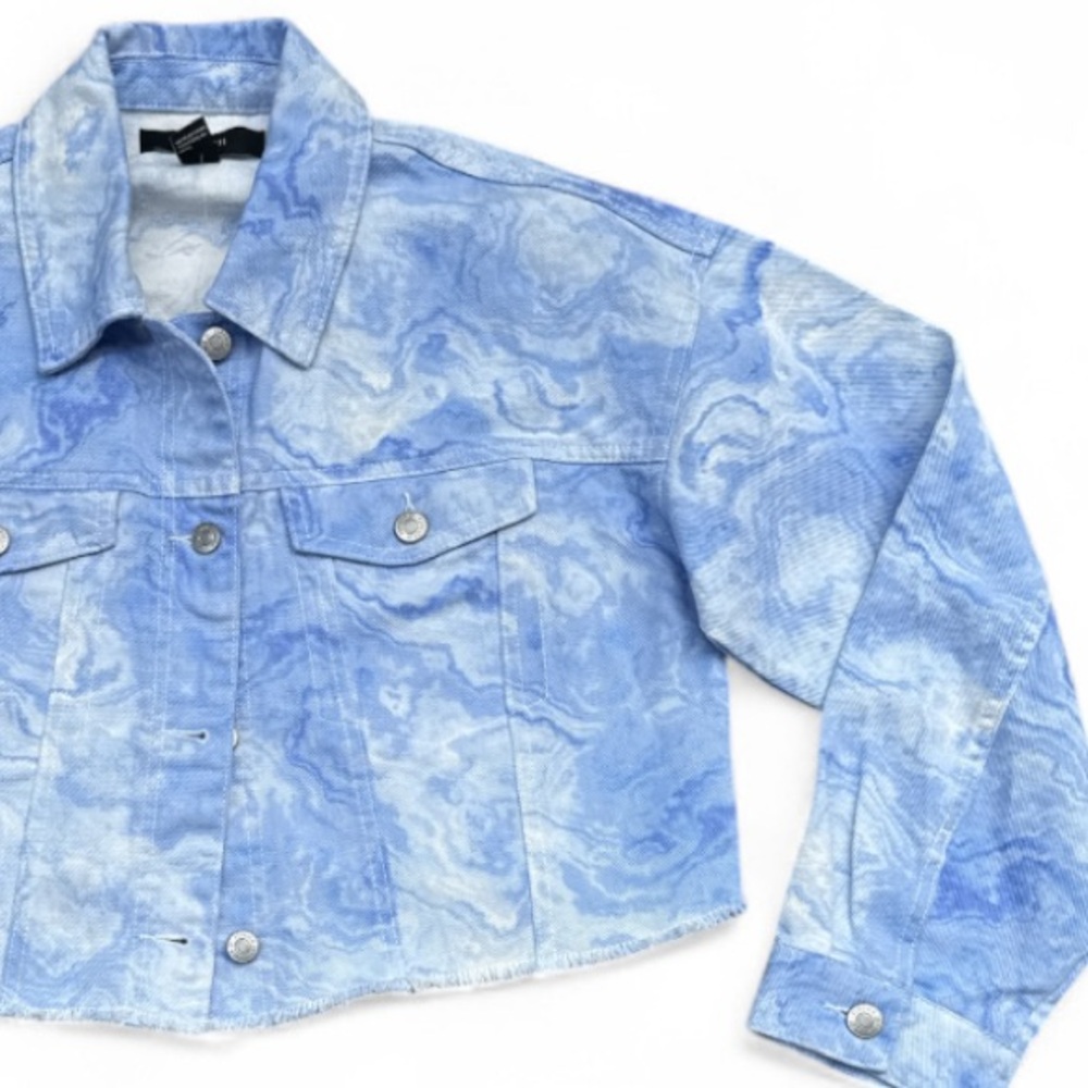 Forever 21 • NWT Casual Cropped Tie Dye Wave Print Denim Jacket